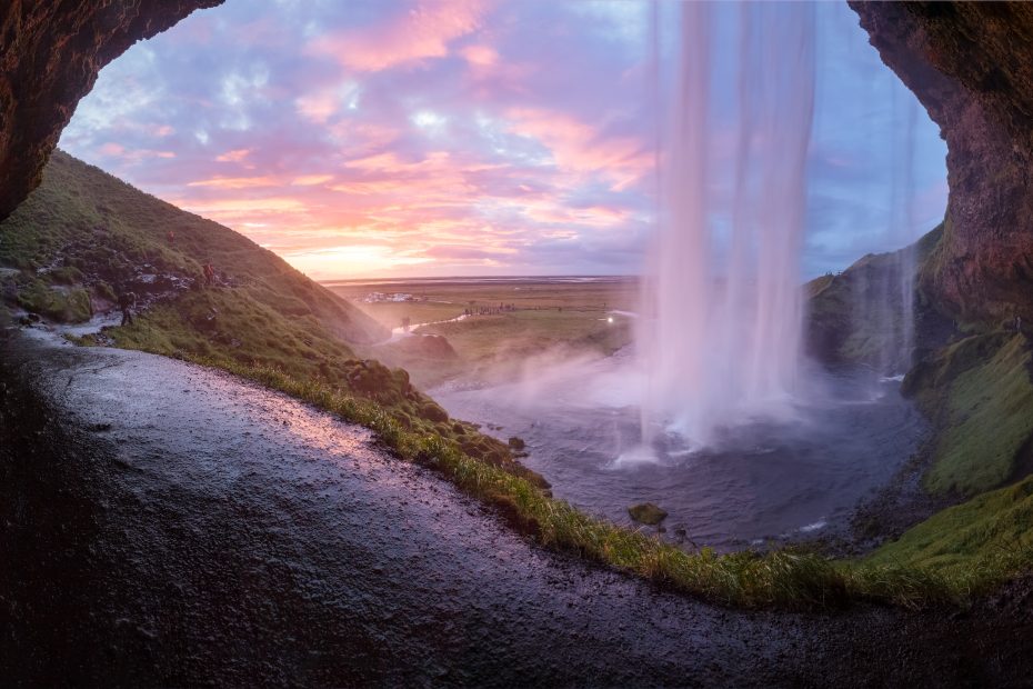 The Land of Fire and Ice: Exploring Iceland's Stunning Natural Wonders