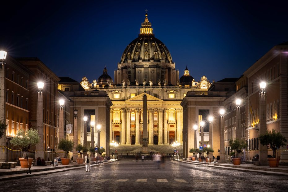 From Michelangelo to Papal Traditions: Discovering Vatican City's Artistic Gems