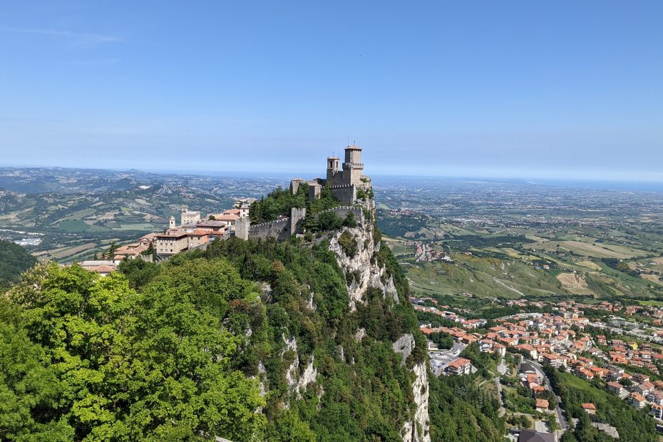 San Marino's Panoramic Beauty: Discovering the Picturesque Landscapes